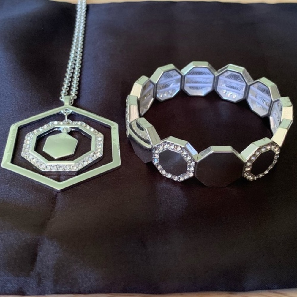 Liz Claiborne Geometric Long necklace and stretch bracelet set